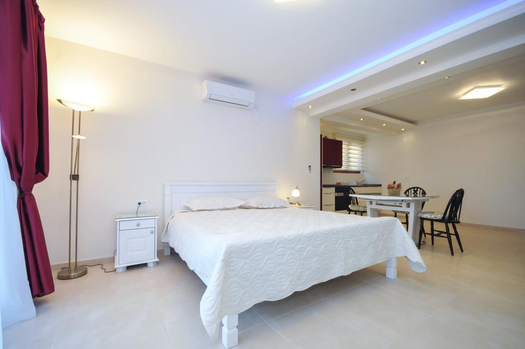 St.George Apartments Petrovac Oda fotoğraf