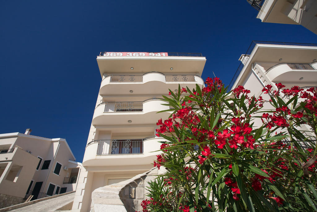 St.George Apartments Petrovac Dış mekan fotoğraf
